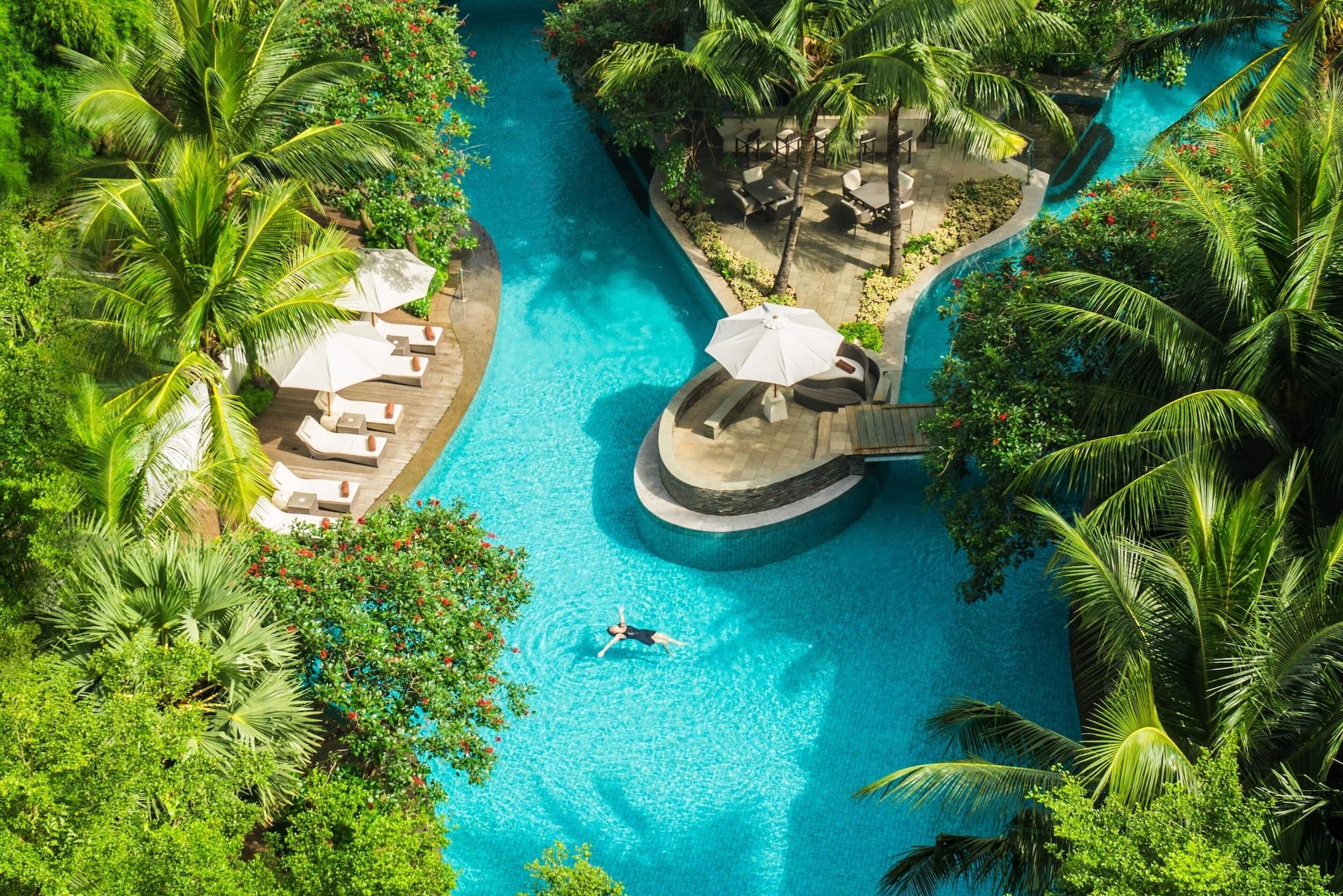 Doubletree By Hilton Jakarta - Diponegoro Exterior photo The pool at the Shangri-La Hotel, Kuala Lumpur