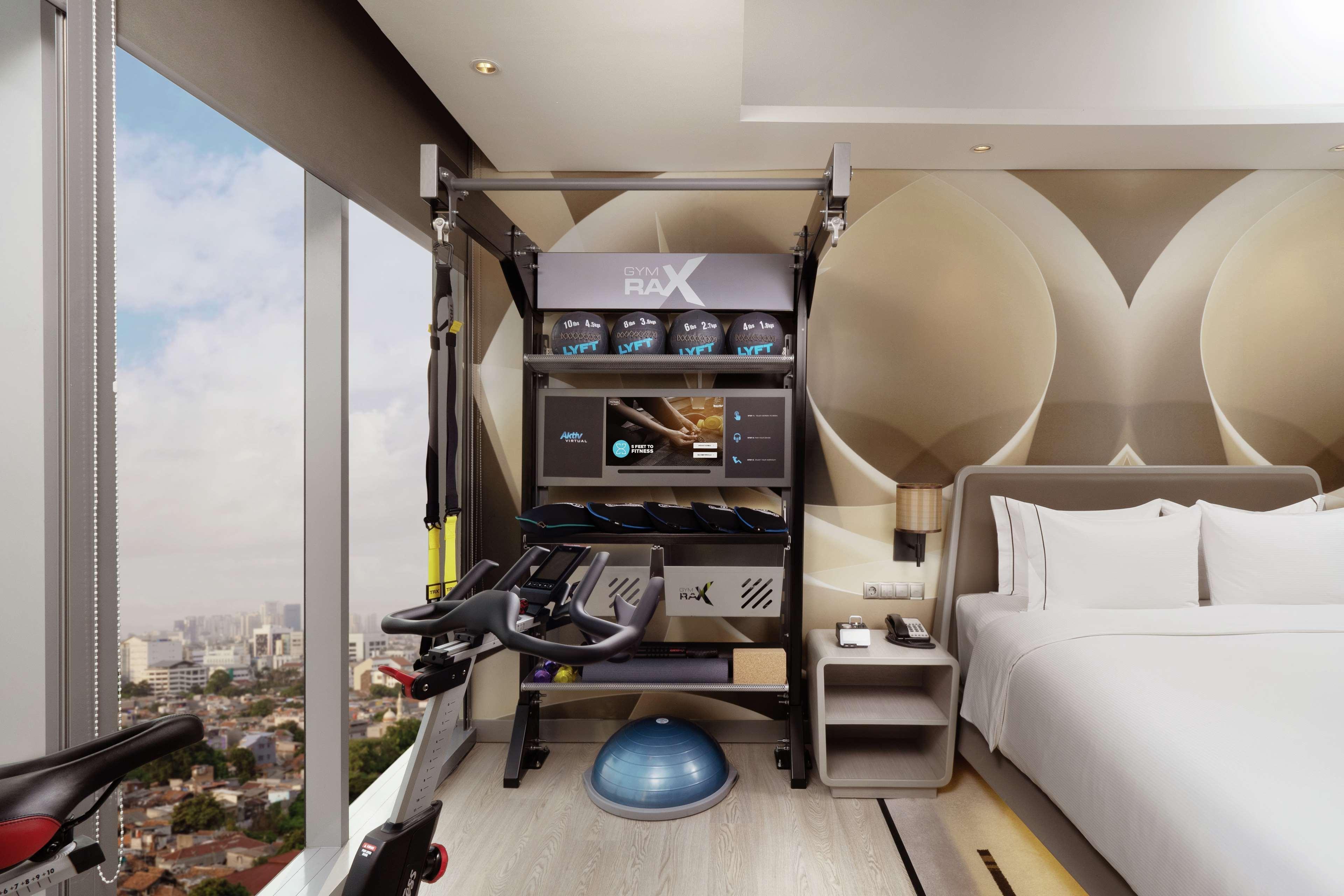 Doubletree By Hilton Jakarta - Diponegoro Exterior photo A home gym