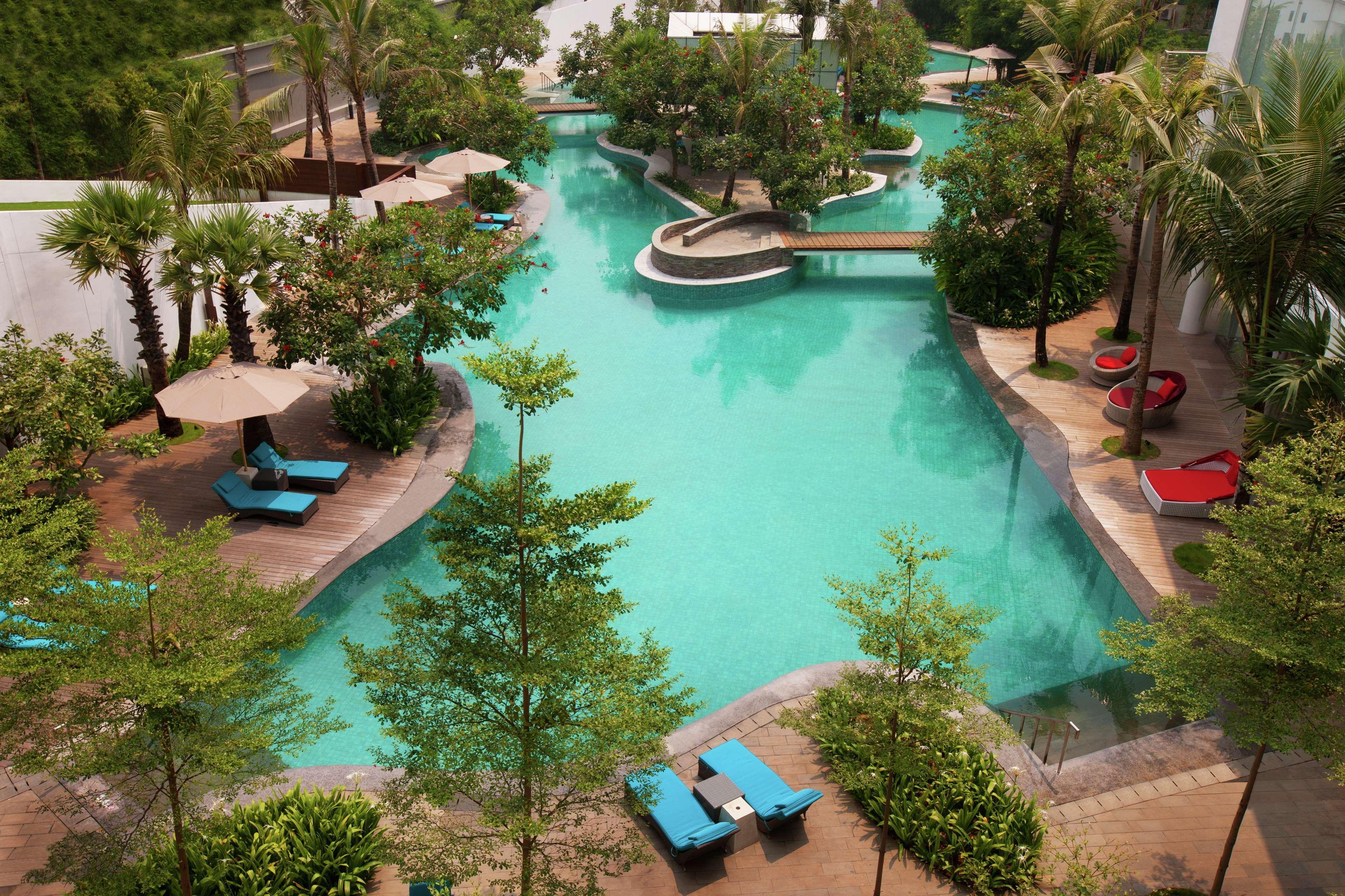 Doubletree By Hilton Jakarta - Diponegoro Exterior photo The Lagoon