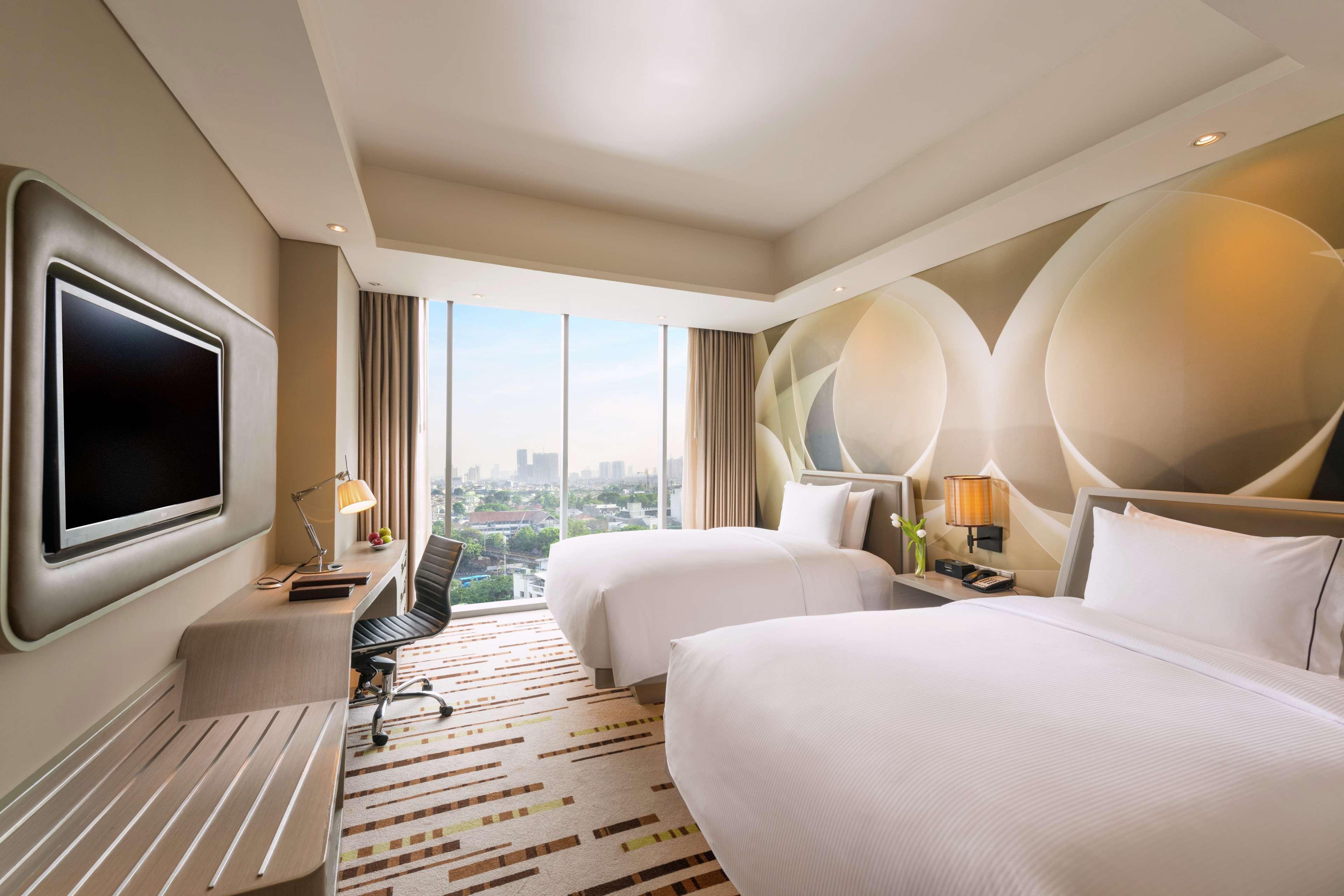 Doubletree By Hilton Jakarta - Diponegoro Exterior photo Deluxe Room