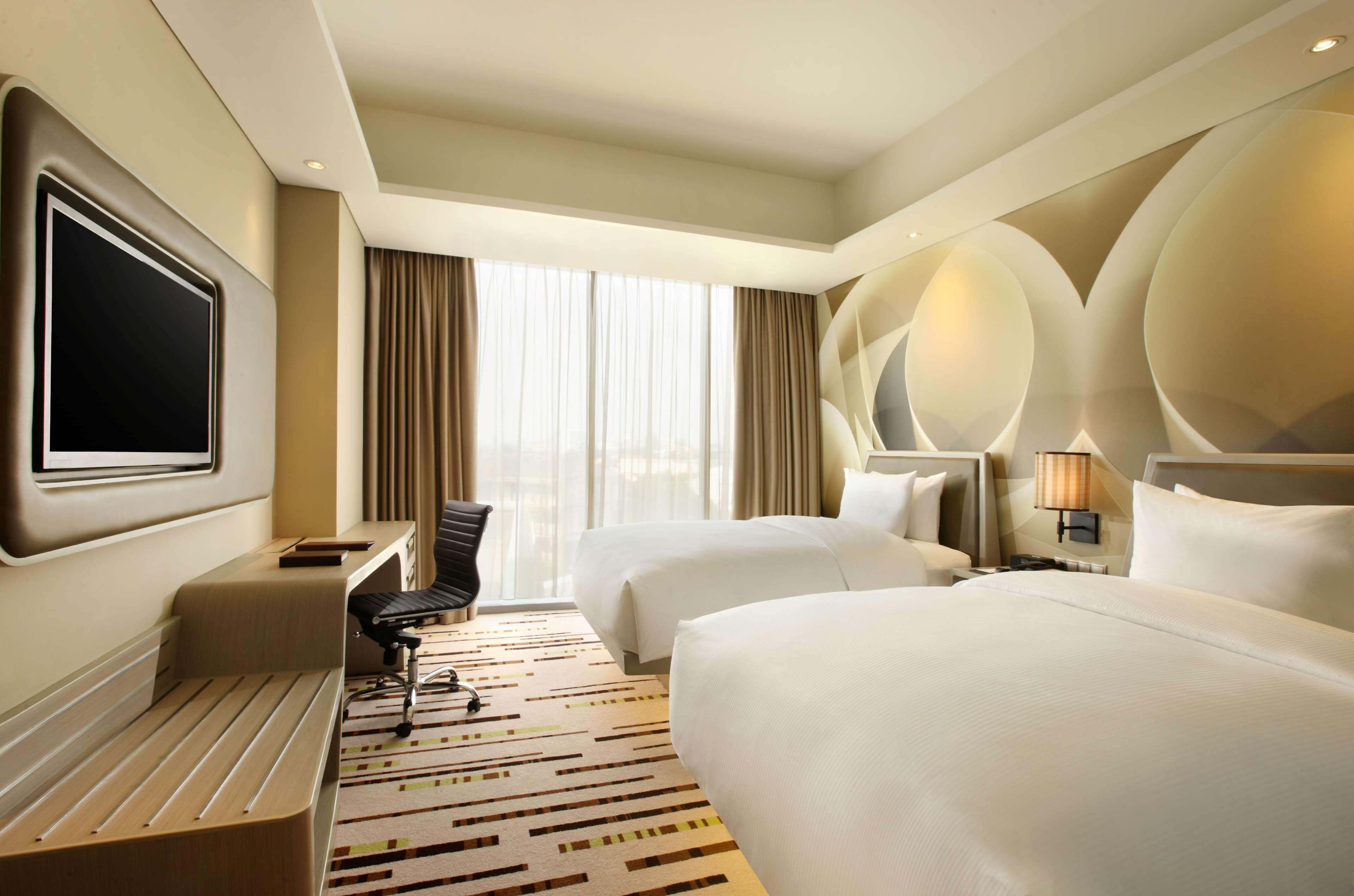 Doubletree By Hilton Jakarta - Diponegoro Exterior photo Deluxe Room