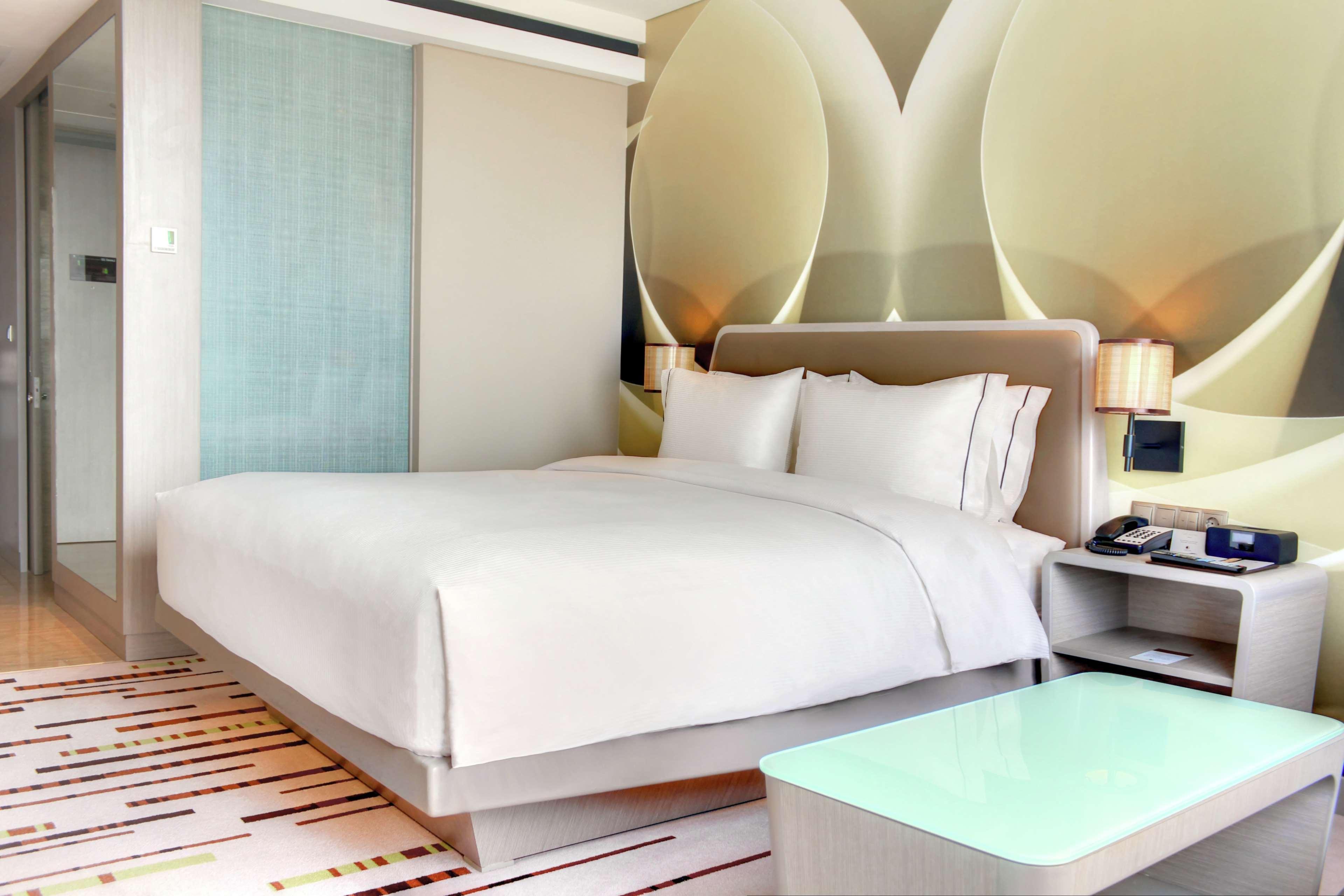 Doubletree By Hilton Jakarta - Diponegoro Exterior photo Deluxe room