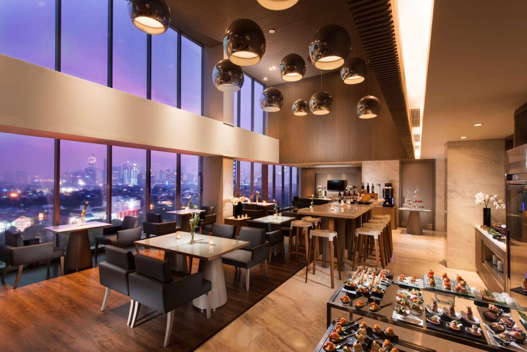 Doubletree By Hilton Jakarta - Diponegoro Exterior photo The Club at Suvarnabhumi Airport