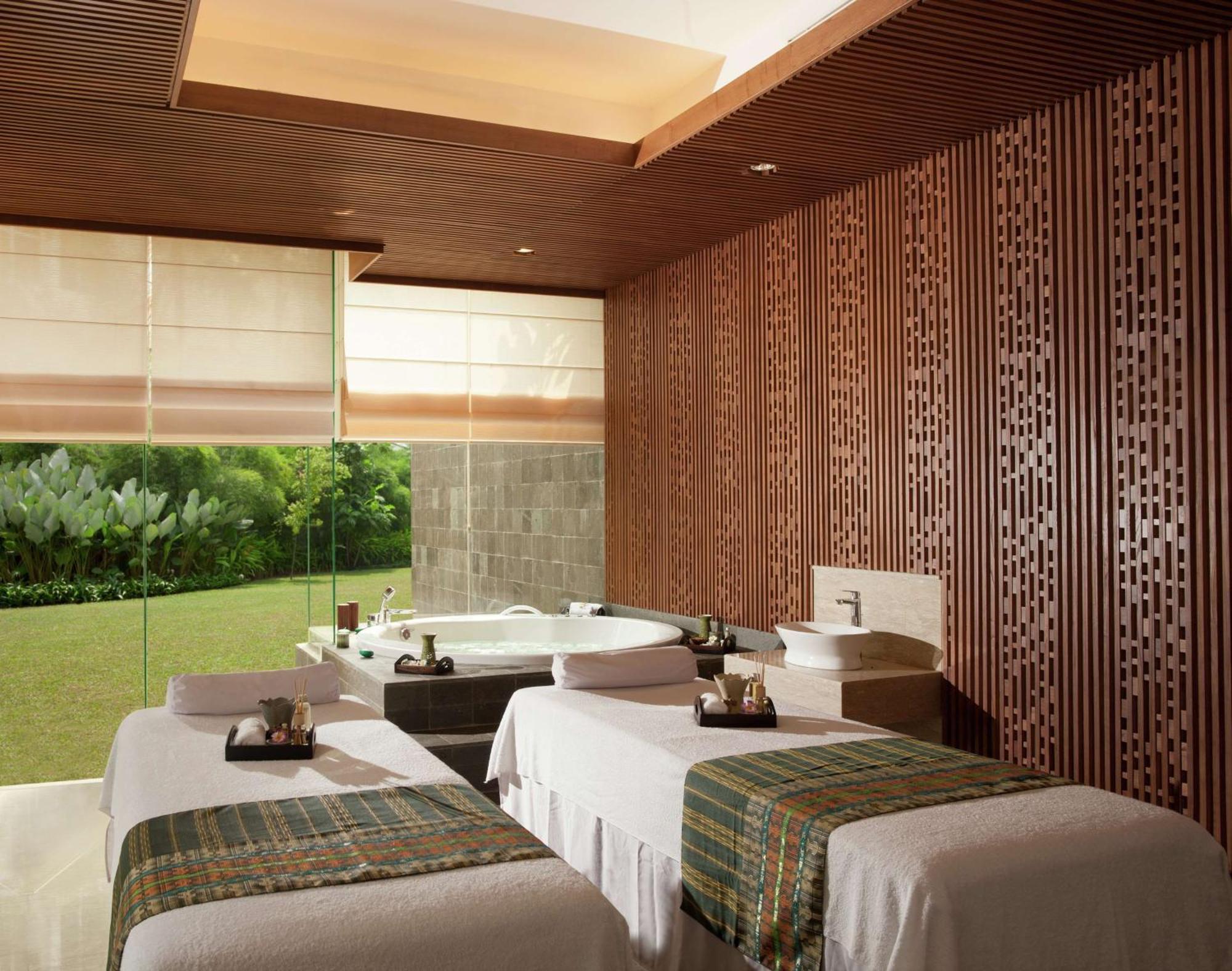 Doubletree By Hilton Jakarta - Diponegoro Exterior photo Spa at The Oberoi, Mumbai